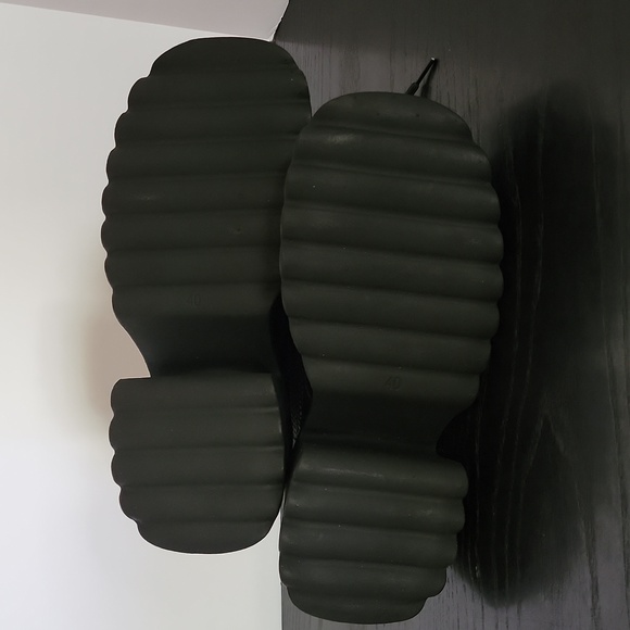 Black Mesh Platform Boots - Picture 9 of 11